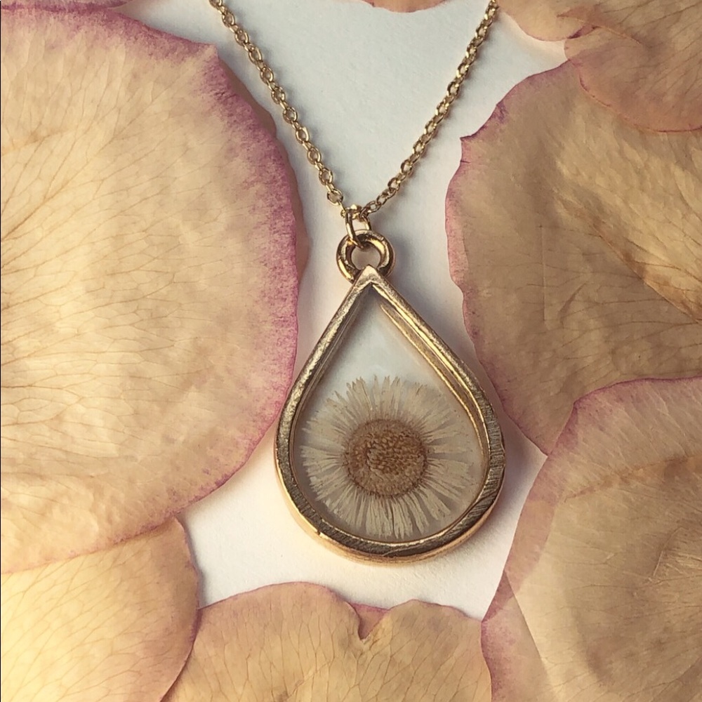 Flower Gold Teardrop Necklace